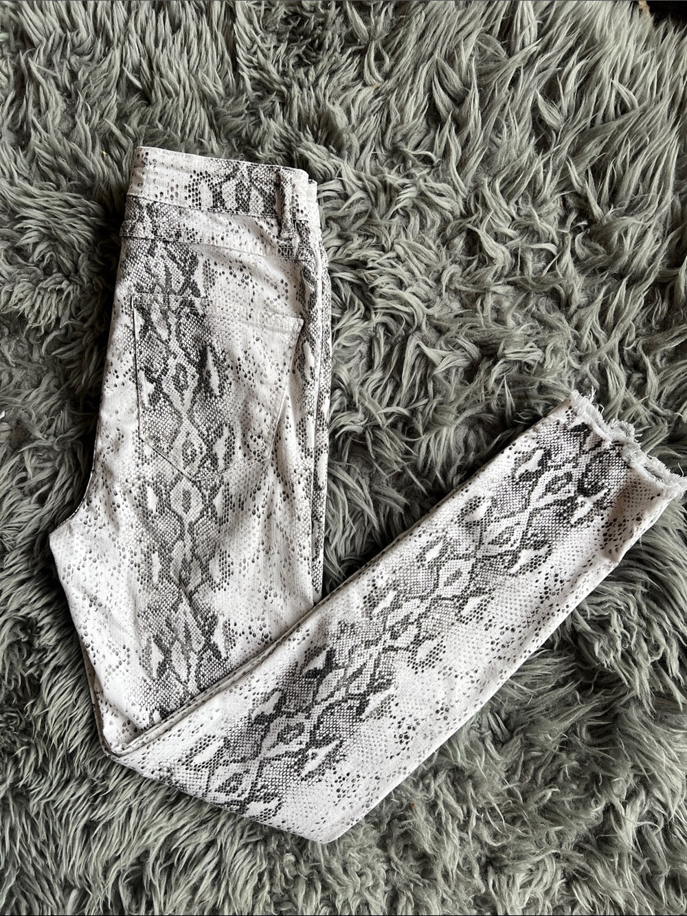 Zara Python Print Highwaisted Cropped Skinny  jeans